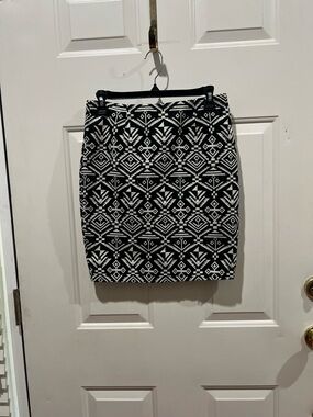 Freeway Black & White Geometric Pencil Skirt